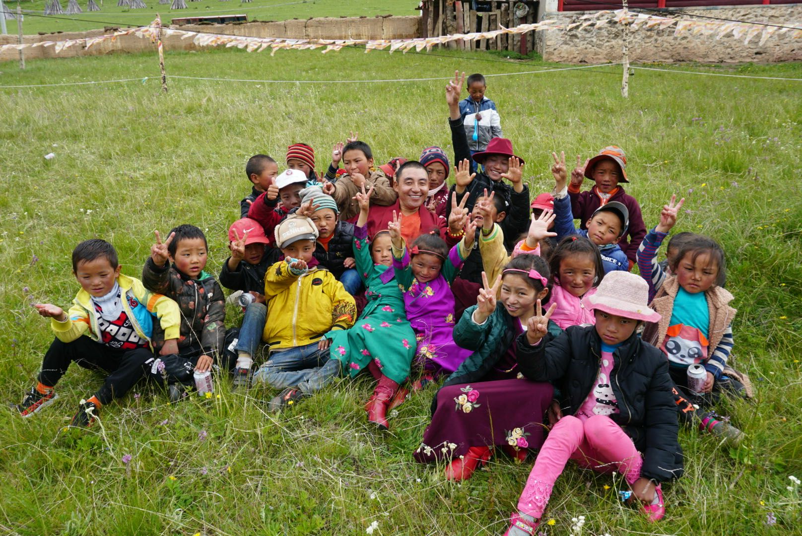 开云体育平台官方网站-开云体育(中国)公益回顾丨家国同欢月同圆 温暖满载甘孜州(图14)