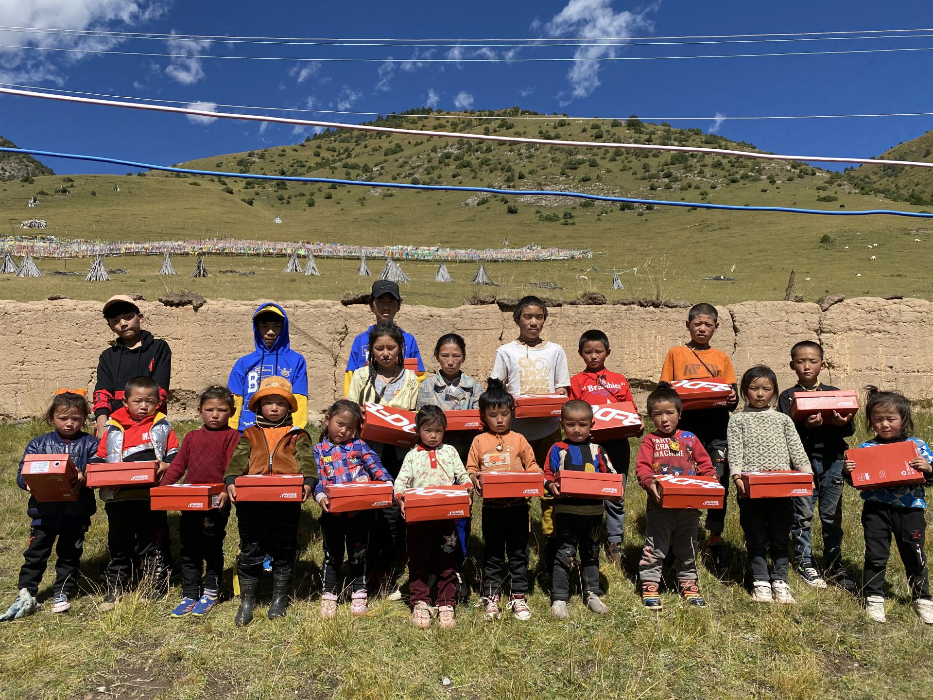 开云体育平台官方网站-开云体育(中国)公益回顾丨家国同欢月同圆 温暖满载甘孜州(图13)